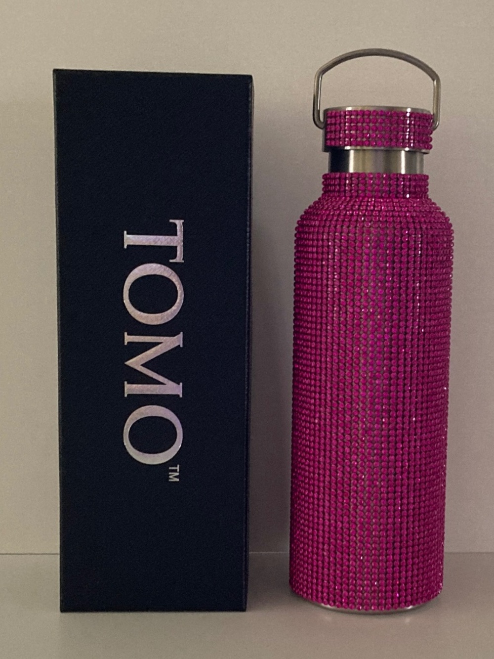 TOMO Hot Pink Water Bottle 750ml/25oz./$168 RETAIL/VERY RARE/BRAND NEW IN BOX!!!